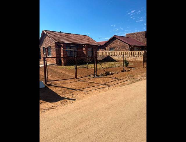 2 BEDROOM HOUSE FOR SALE IN MMABATHO 13